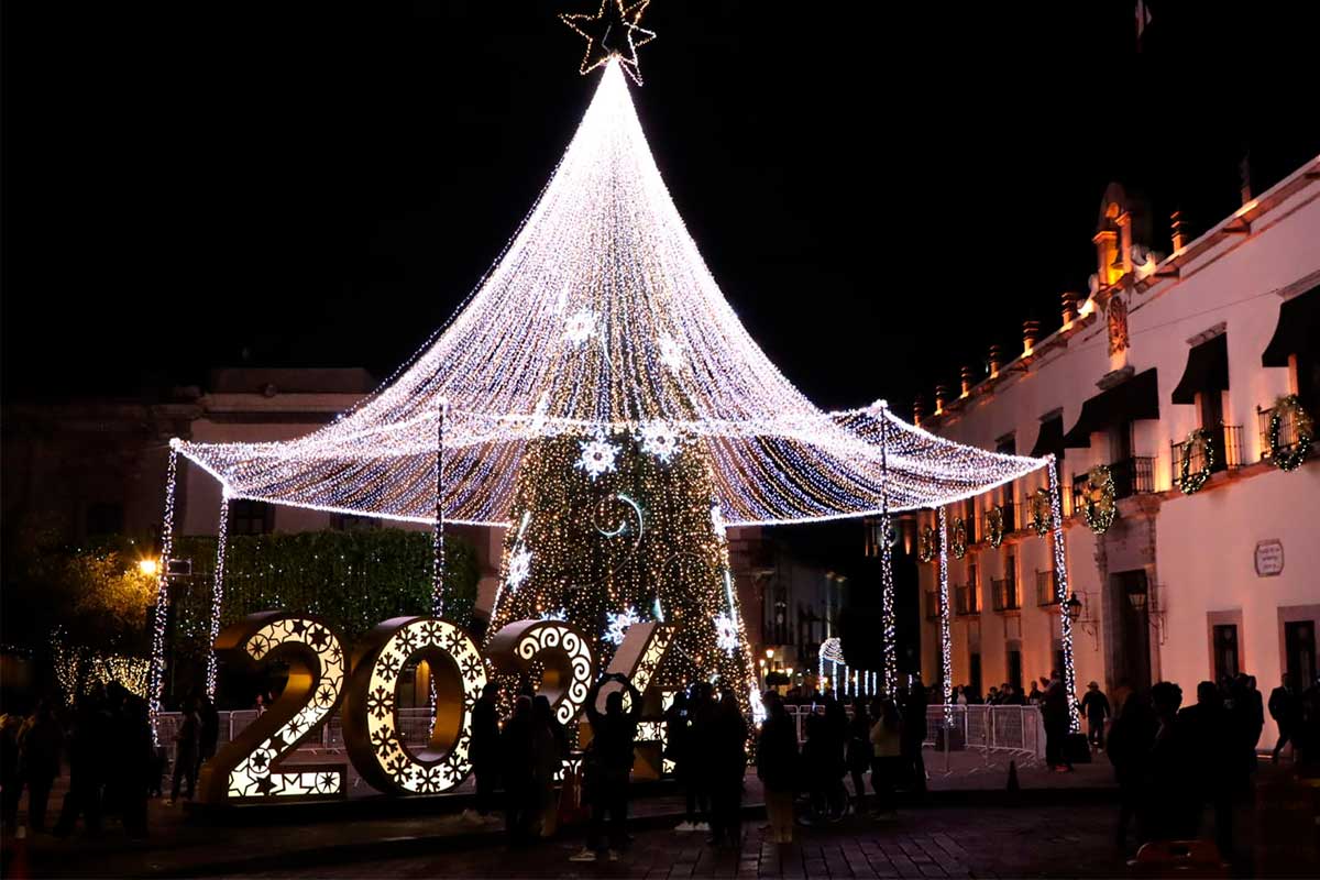 Iluminación navideña llega al Centro Histórico de Querétaro / Foto: Especial 