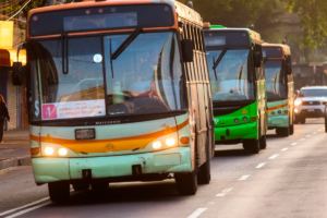 Inician descuentos de transporte público para estudiantes y maestros