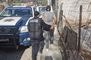 Arrestan y multan a mujer por maltrato animal en El Marqués
