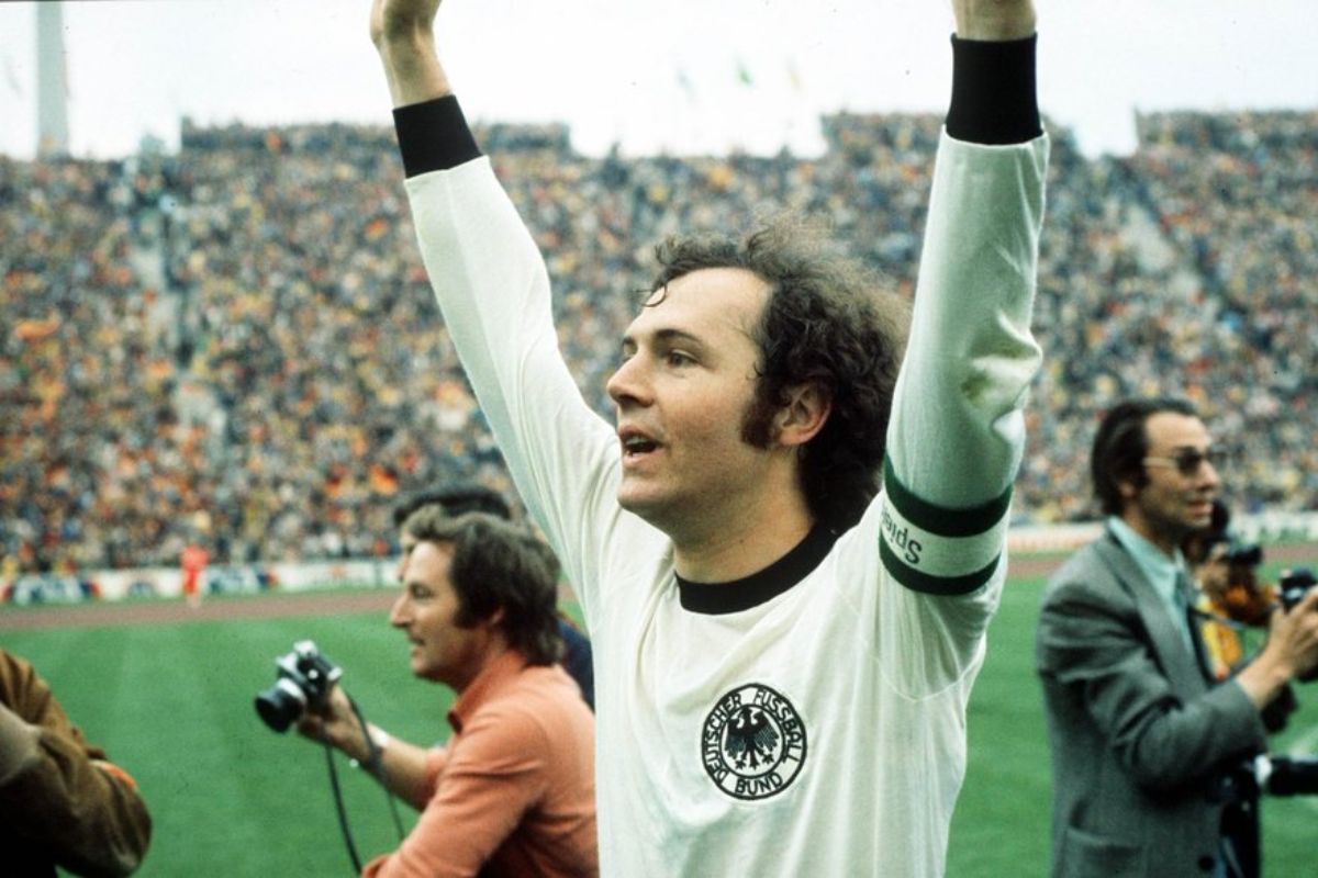 Líder nato en la cancha y con ADN de campeón, él fue Franz Beckenbauer. / X