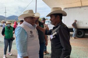 Juan Guzmán entregó apoyos sociales en Huimilpan