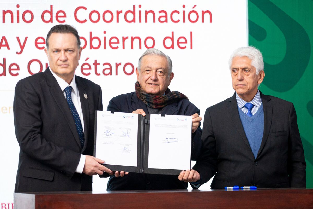 AMLO firmó como testigo de honor la celebración del convenio de coordinación. / Especial