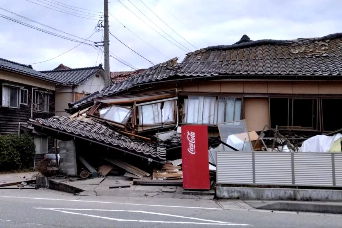Terremoto de 7.6 causa estragos en Japón (fotos y videos)