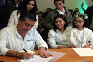‘Chema’ Tapia hace su registro con el Partido Verde por la capital