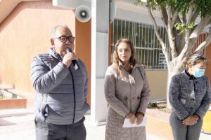 Entrega titular del IFEQ infraestructura educativa en Querétaro