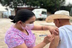 Aplican 410 mil 875 vacunas contra influenza en Querétaro