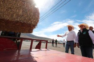 Apoyan con forraje a ganaderos de Huimilpan y Pedro Escobedo