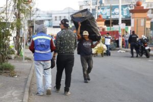 Mantiene municipio de Querétaro operativos para mitigar el comercio ambulante