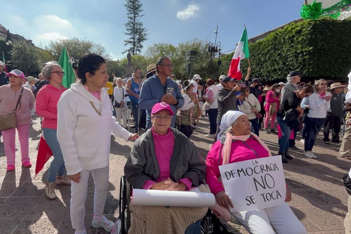 Marcha por la Democracia reúne a 8 mil personas en Querétaro