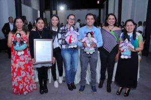 Muñeca Pueblito registrada ante el IMPI e inauguran sala inmersiva en Corregidora
