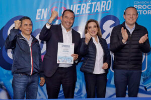 Roberto Cabrera se registra como precandidato a la alcaldía de San Juan del Río