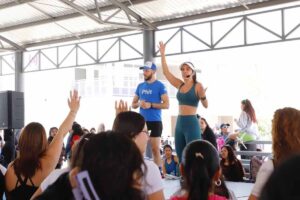 Mujeres disfrutan clase de Mega Activación Física en Querétaro