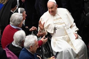 Papa Francisco pide a jóvenes que los 'like' no les condicionen
