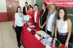 Aspirantes priístas se registran a candidaturas por diputaciones locales en Querétaro