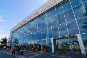Aeropuerto Internacional de Puebla suspende vuelos por volcán Popocatépetl
