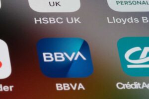 BBVA cobrará casi 500 pesos a algunos clientes con tarjeta de crédito