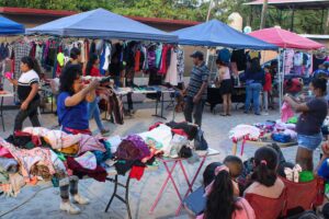 Impulsa Arroyo Seco la economía local con tianguis nocturnos