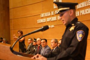 Policías municipales de Querétaro reciben certificados de conclusión de estudios