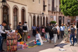 Se llena de ambulantes el centro de la ciudad de Querétaro