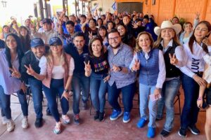 Lupita Murguía y Agustín Dorantes dialogan con jóvenes en Ezequiel Montes