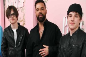 Ricky Martin sorprende al acudir con sus hijos a estreno de proyecto