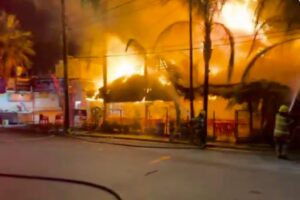 Aficionados de Monterrey incendian restaurante tras clásico regio