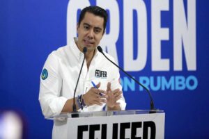 Felifer Macías ampliaría Programa Médico Contigo en Querétaro