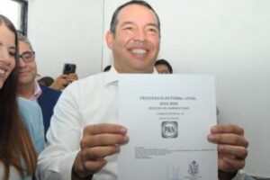 Roberto Cabrera se registra como candidato a la alcaldía de San Juan del Río
