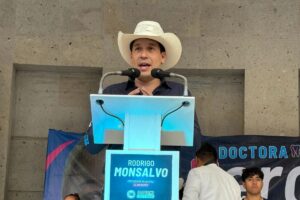 Rodrigo Monsalvo arranca campaña por El Marqués