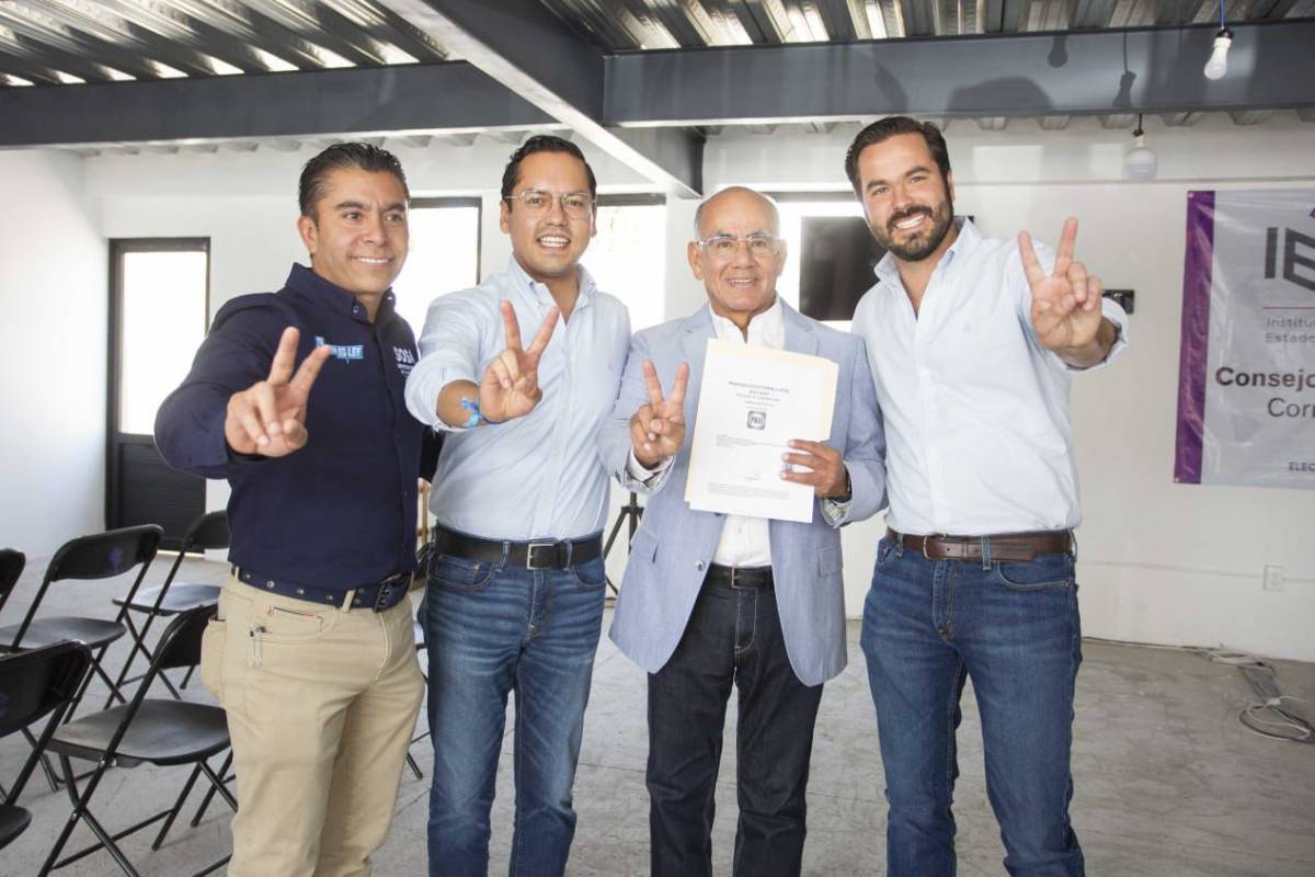 Toño Zapata formalizó su registro y lo acompañó Chepe Guerrero, Roberto Sosa, candidato a diputado federal, y Mauricio Cárdenas.