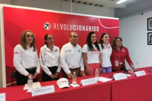 En una conferencia de prensa, se presentaron las candidatas Mariana Ortiz, Alejandra Ornelas y Alejandra Mendoza, junto al presidente del Comité Municipal del PRI, Pablo Meré.