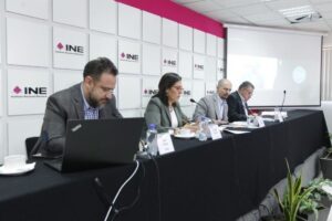 INE resuelve más de 24 mil solicitudes de mexicanos para votar en el extranjero