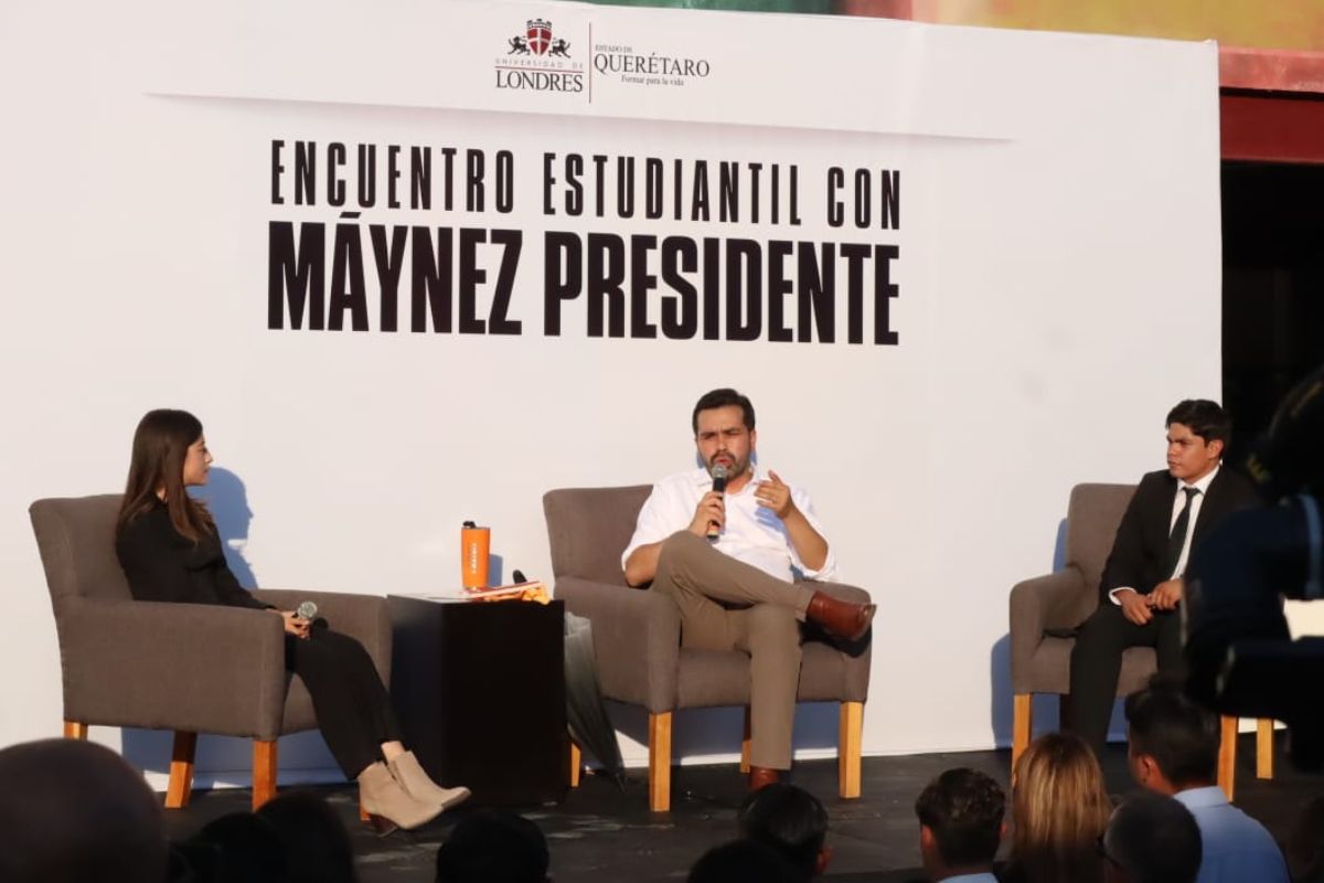 Jorge Máynez se reúne con alumnos de la Universidad de Londres