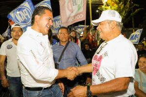 Manuel Montes de la mano con Ajuchitlán rumbo a elecciones