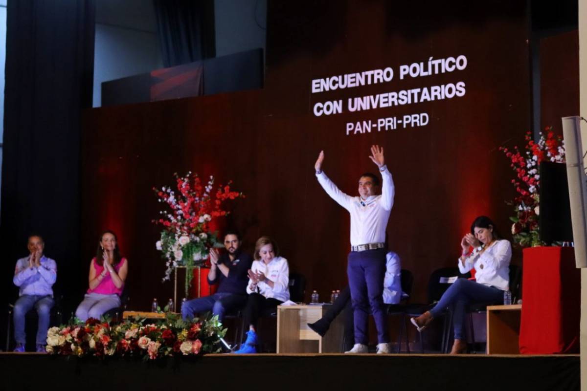 Roberto Sosa expuso a los universitarios sus propuestas encaminadas a temas de: seguridad, salud, educación, desarrollo económico y medio ambiente.