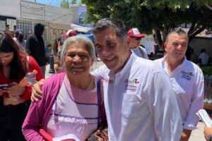 Promete Chema Tapia taxi rosa para mujeres de Queretaro