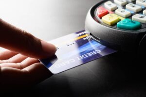 El extravío de tarjetas de crédito es un problema creciente que no solo amenaza la seguridad financiera, sino también la economía personal.