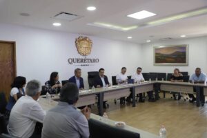 el Presidente Municipal de Querétaro recibió en sus oficinas a representantes de condominios ubicados en las delegaciones Félix Osores Sotomayor y Felipe Carrillo Puerto.