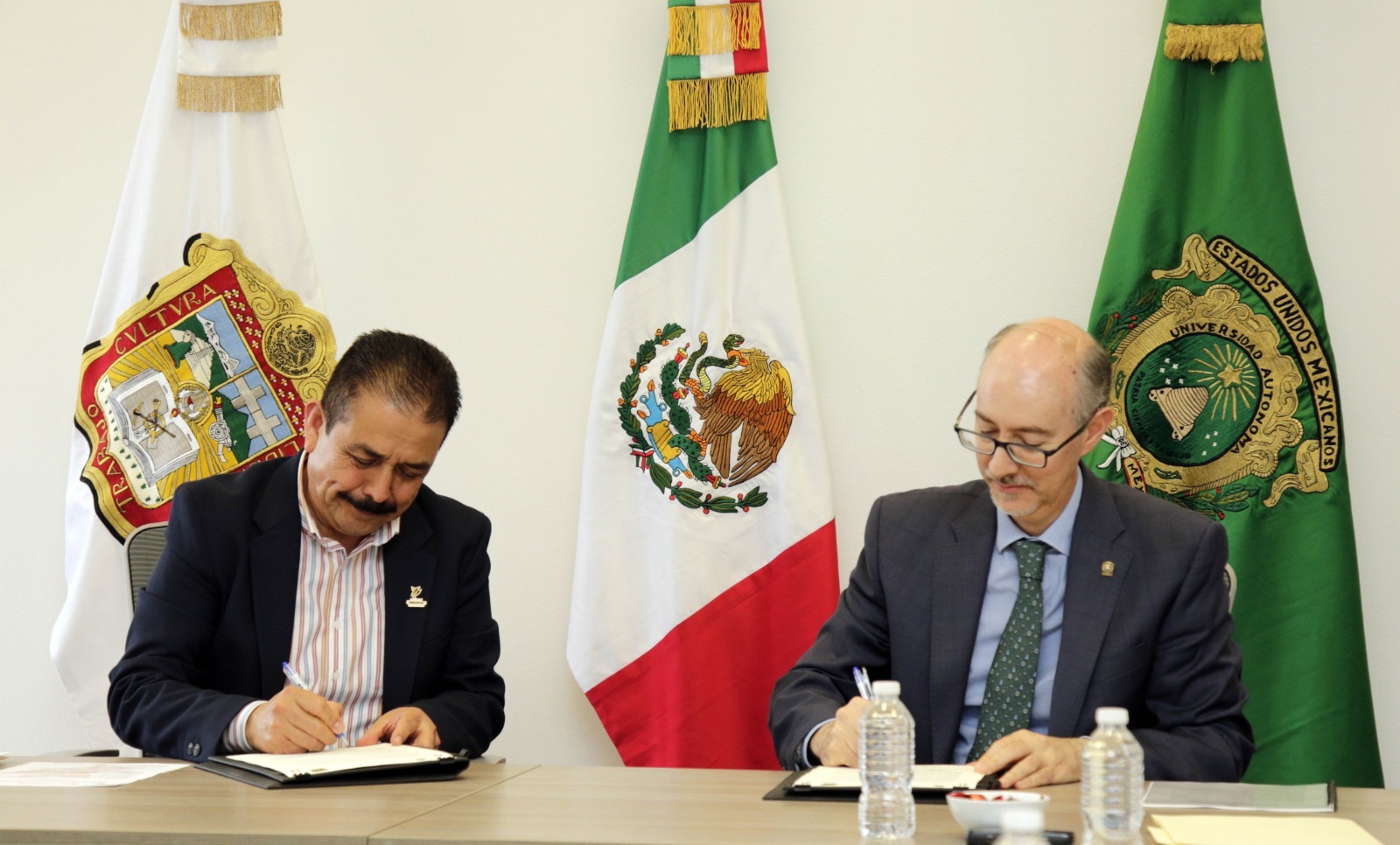 La firma de este convenio estrecha la colaboración interinstitucional, permitiendo una mayor coordinación entre las instituciones de nivel medio superior y superior del Estado de México.