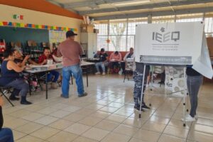 Hasta el momento los funcionarios del Instituto Nacional Electoral (INE) y del Instituto Electoral del Estado de Querétaro (IEEQ) señalaron que en esa casilla y en las cercanas de Huimilpan no había incidentes.