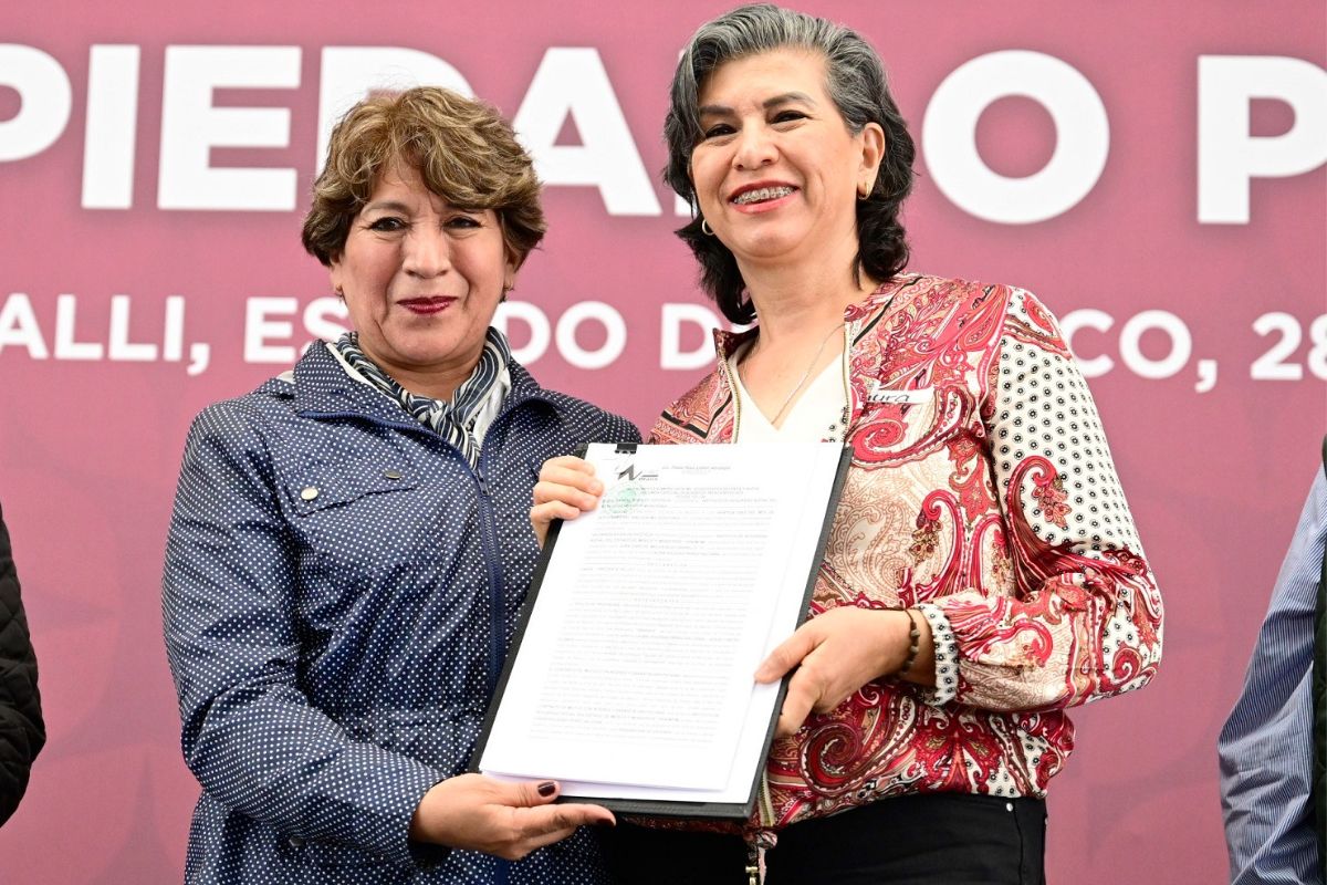 Delfina Gómez entrega más de 2 mil títulos de propiedad en Estado de México / Foto: Especial 