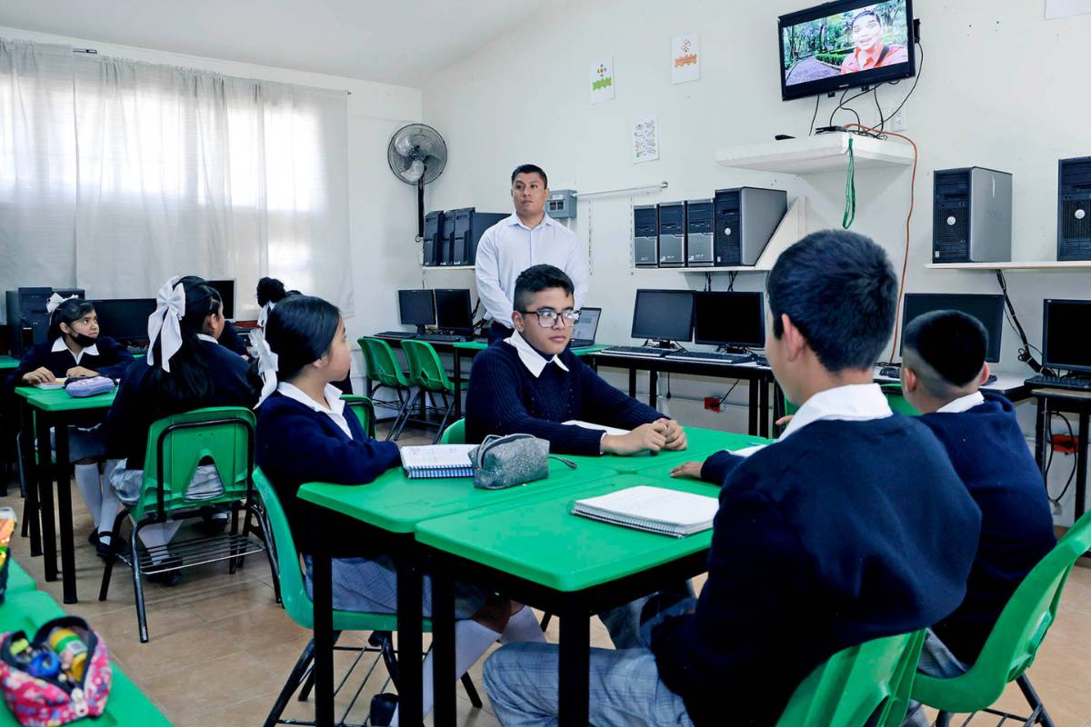 El gobierno de Edomex fortalece la educación en Telesecundarias en las 711 escuelas de este modelo.