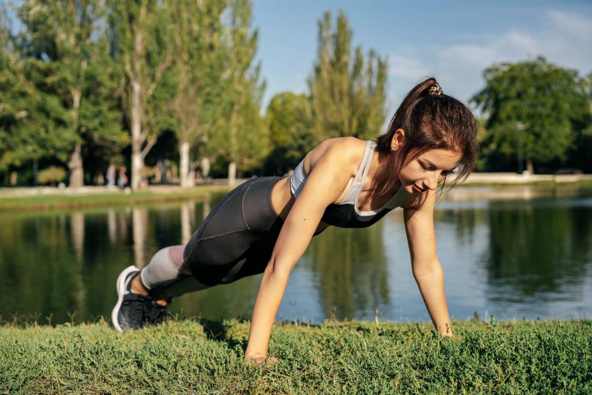 Hacer ejercicio al aire libre no sólo es gratuito, sino que también ofrece múltiples beneficios.