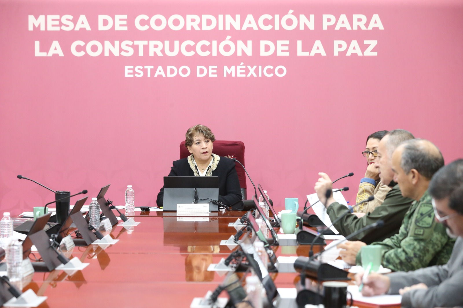 Al encabezar la Mesa de Coordinación para la Construcción de la Paz, Delfina Gómez Álvarez se congratuló del nuevo avance en materia de seguridad.